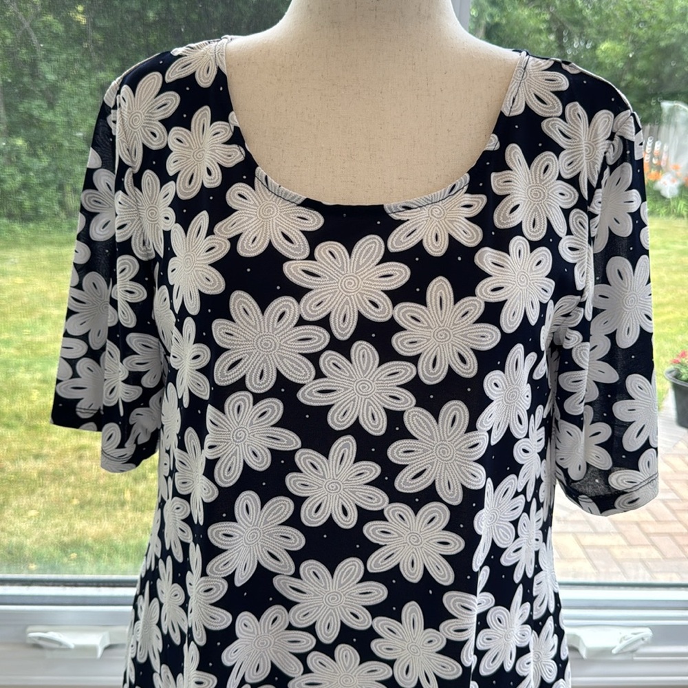 NINA LEONARD NAVY BLUE AND WHITE SHORT SLEEVE DRESS. Size XL
